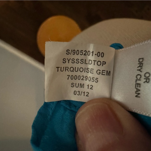 Banana Republic silk square neck top with back keyhole cut-out & flutter sleeve - Picture 8 of 12